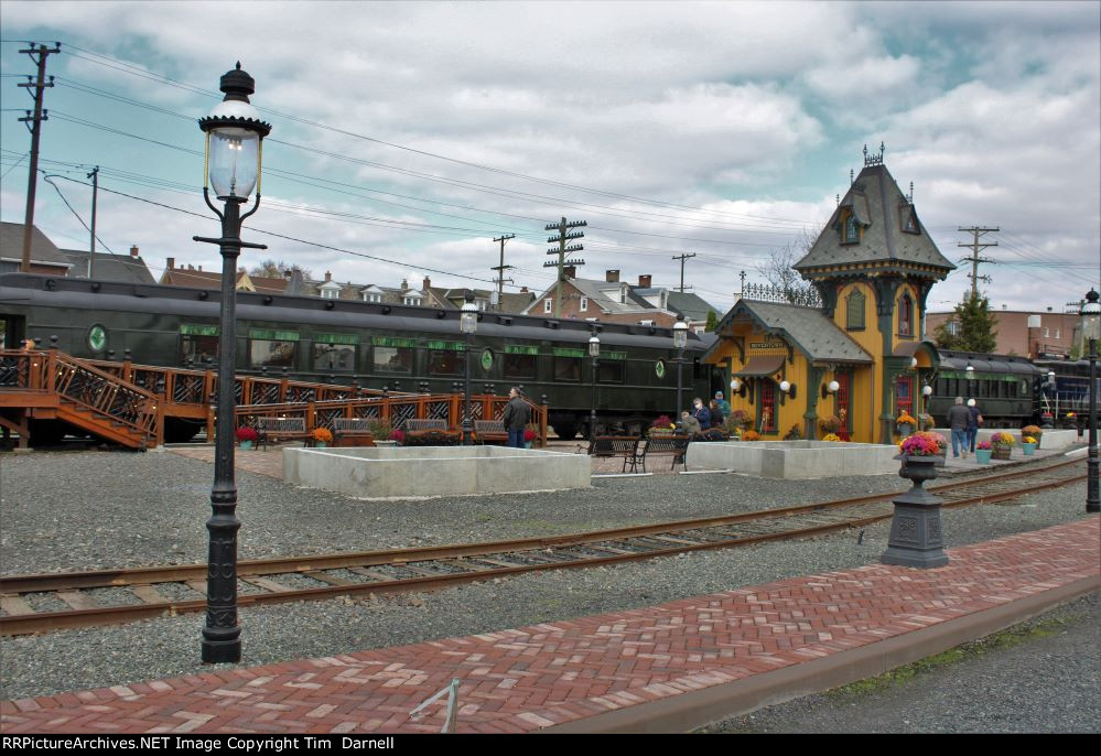 Station & boarding area